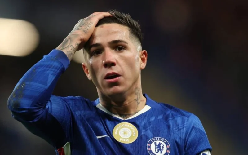 تصريحات غامضة من إنزو فرنانديز حول استمراره مع نادي تشيلسي الإنجليزي